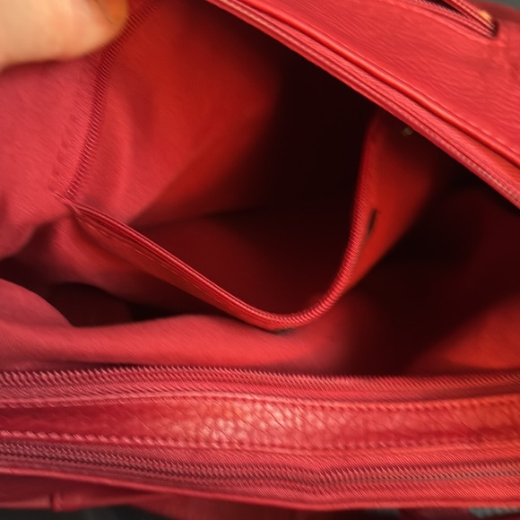 Bueno Vintage NWT purse, red, plethora of pockets! Adjustable strap - Picture 8 of 14